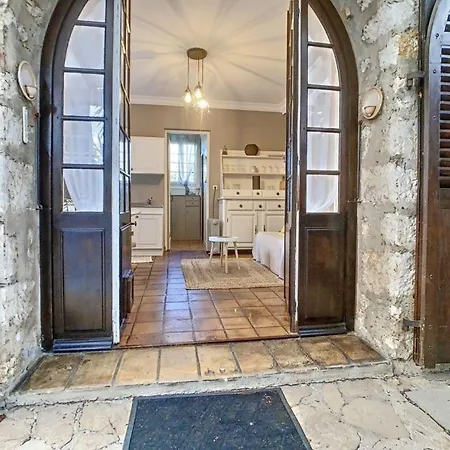 1piece Avec Jardin Dans Mas De Caractere Apartment Saint-Laurent-du-Var