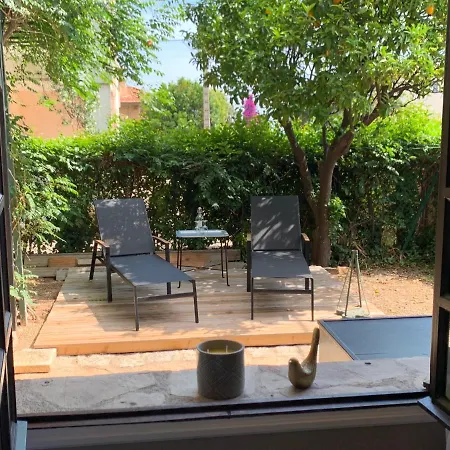 Apartment 1piece Avec Jardin Dans Mas De Caractere