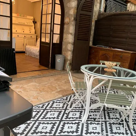 1piece Avec Jardin Dans Mas De Caractere Apartment
